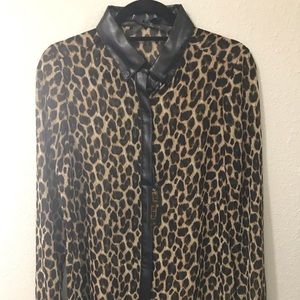 Blouse in leopard print with faux leather detail